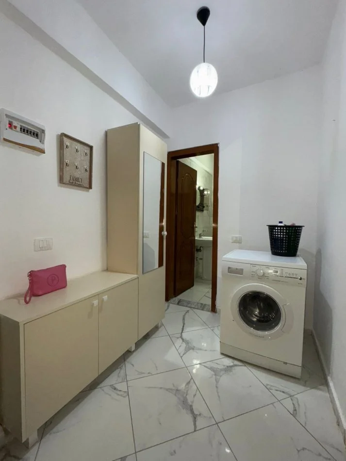 Tirane, jepet me qera shtepi 1+1 Kati 1, 75 m² 430 € (Zogu i Zi ,Kupola)