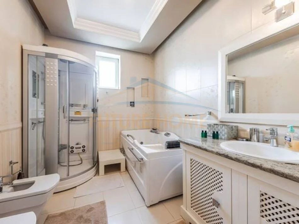 Durres, shitet apartament duplex 3+1+Ballkon Kati 8, 295 m² 360.000 € (Qender, Durres)