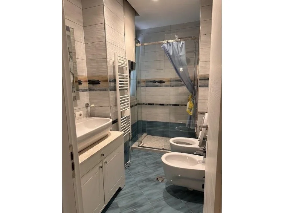 Tirane, shes apartament 2+1 Kati 1, 154 m² 280.000 € (Qyteti i Studentit)