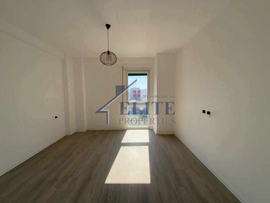Tirane, jepet me qera apartament 1+1+Ballkon Kati 7, 110 m² 550 € (Fundi i Bulevardrit te Ri)