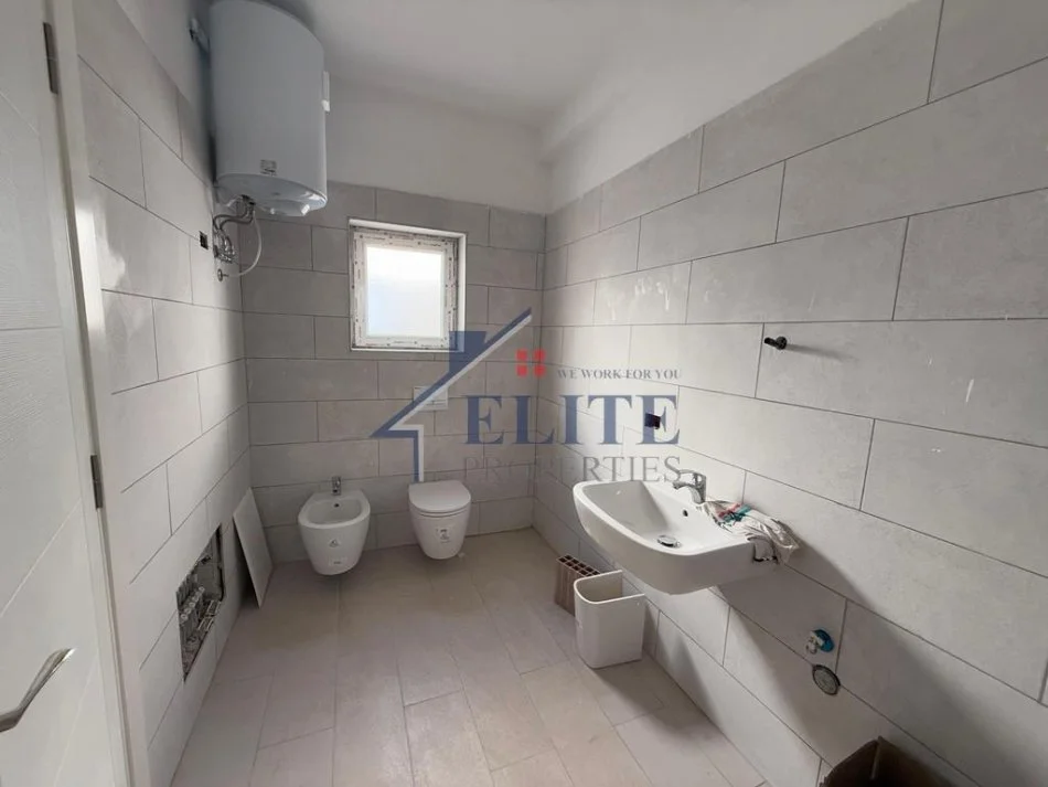 Tirane, jepet me qera apartament 1+1+Ballkon Kati 7, 110 m² 550 € (Fundi i Bulevardrit te Ri)