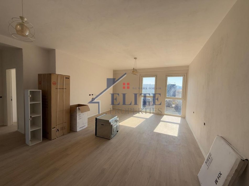 Tirane, jepet me qera apartament 1+1+Ballkon Kati 7, 110 m² 550 € (Fundi i Bulevardrit te Ri)