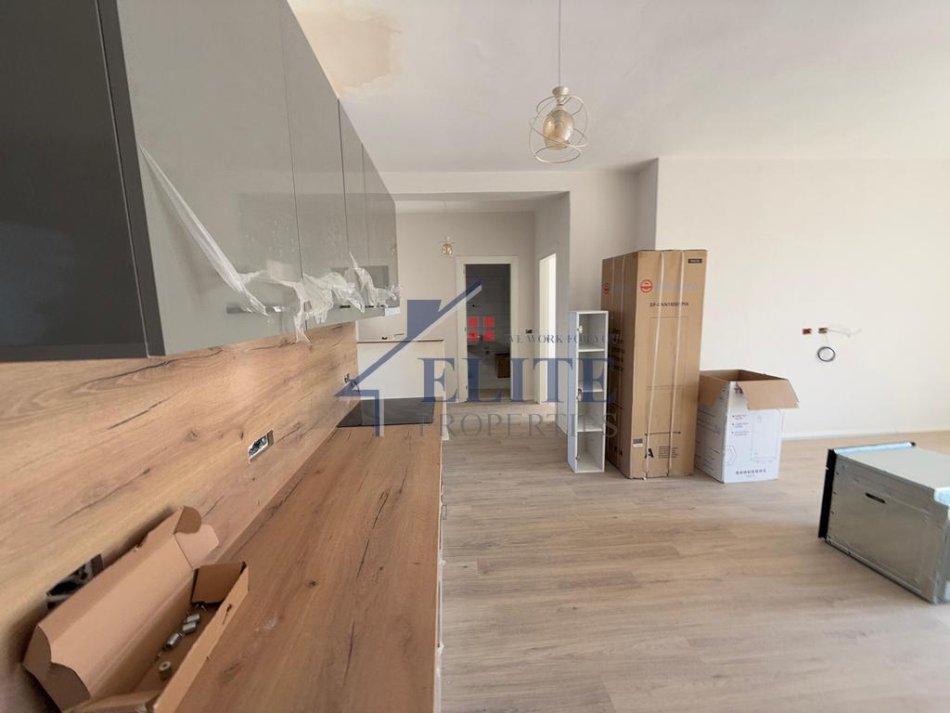 Tirane, jepet me qera apartament 1+1+Ballkon Kati 7, 110 m² 550 € (Fundi i Bulevardrit te Ri)