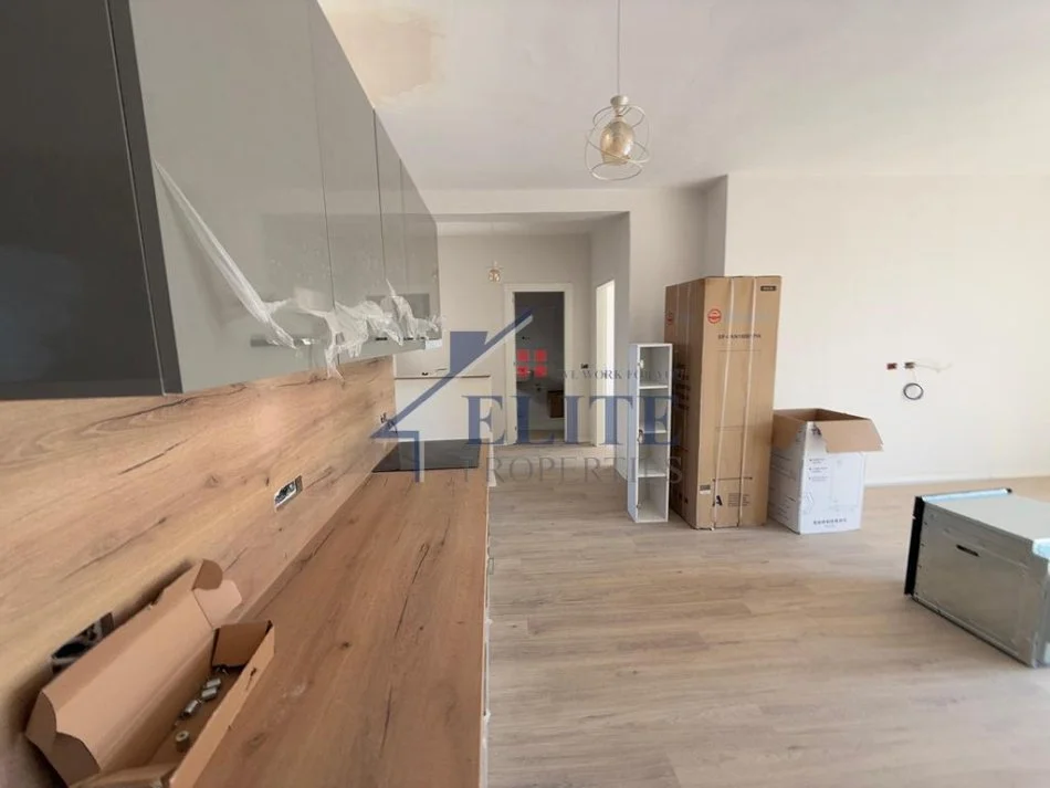 Tirane, jepet me qera apartament 1+1+Ballkon Kati 7, 110 m² 550 € (Fundi i Bulevardrit te Ri)