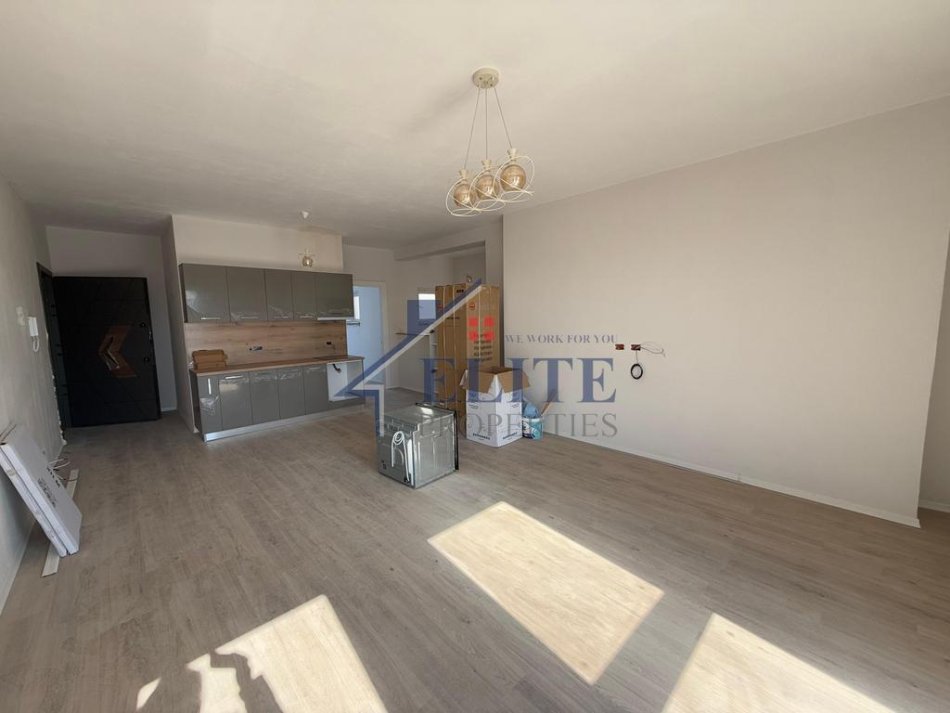 Tirane, jepet me qera apartament 1+1+Ballkon Kati 7, 110 m² 550 € (Fundi i Bulevardrit te Ri)