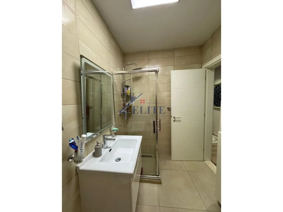 Tirane, jepet me qera apartament 2+1+Ballkon Kati 7, 100 m² 800 € (Don Bosko)