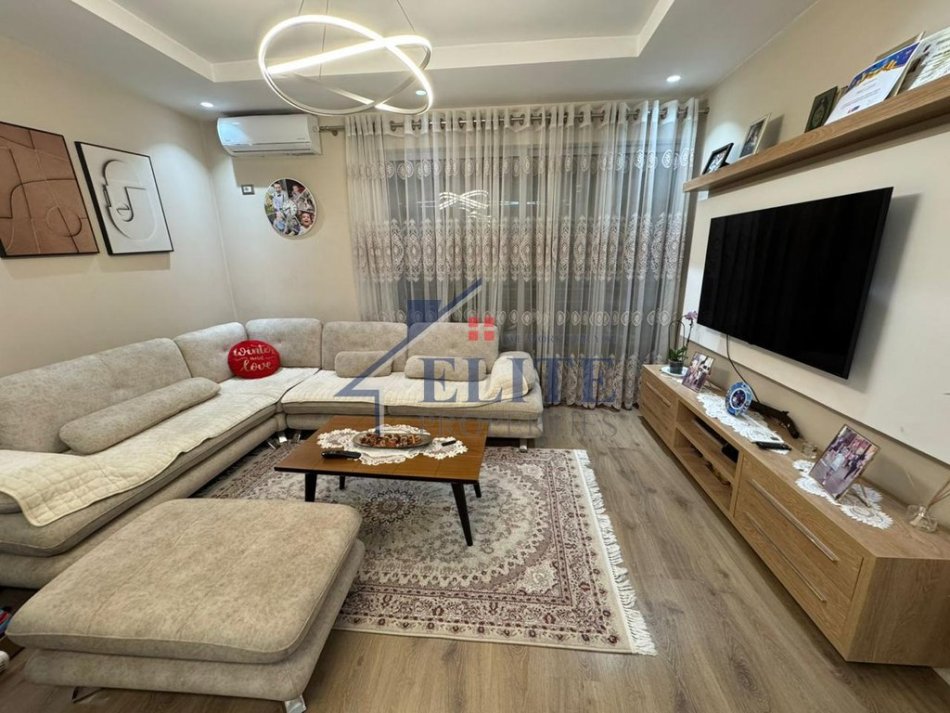 Tirane, jepet me qera apartament 2+1+Ballkon Kati 7, 100 m² 800 € (Don Bosko)