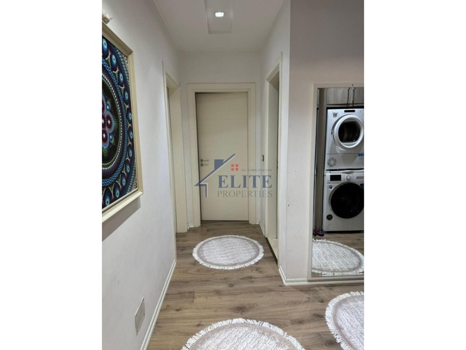 Tirane, jepet me qera apartament 2+1+Ballkon Kati 7, 100 m² 800 € (Don Bosko)