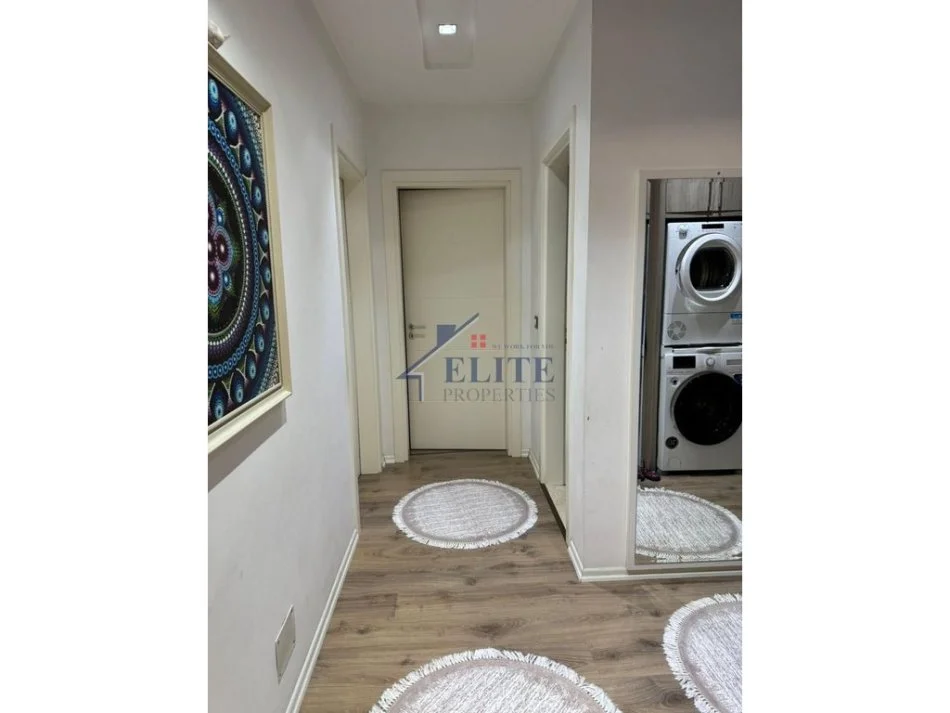 Tirane, jepet me qera apartament 2+1+Ballkon Kati 7, 100 m² 800 € (Don Bosko)