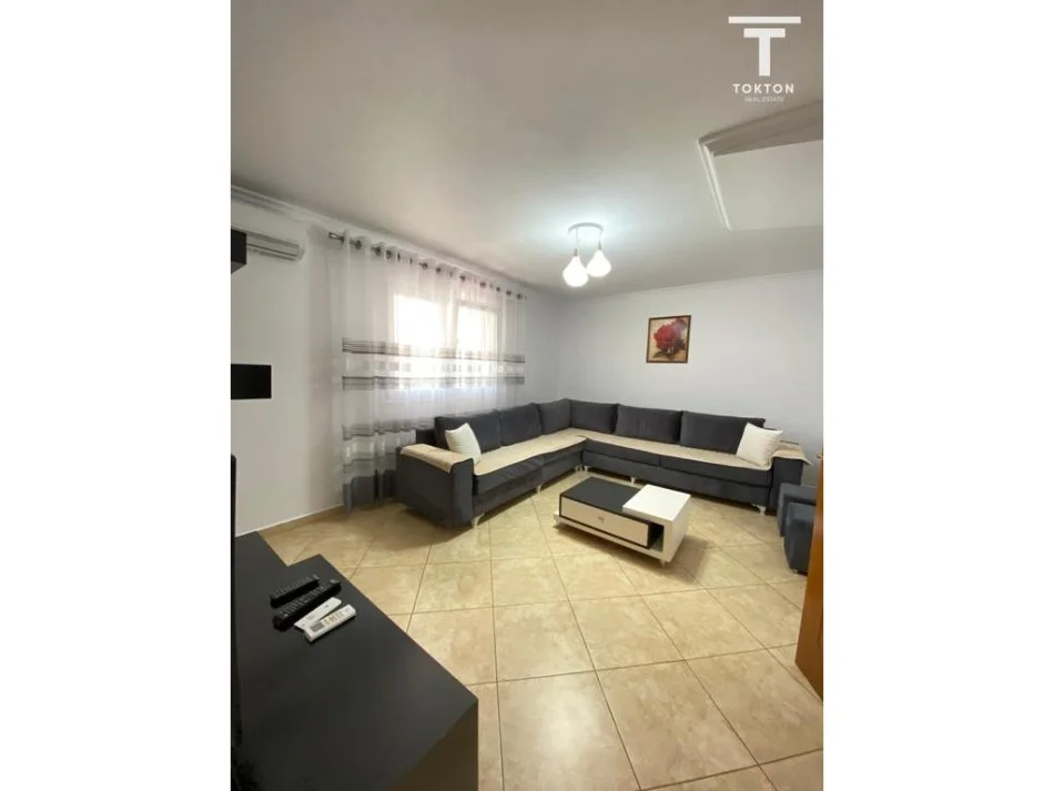 jepet me qera apartament+papafingo Kati 2, 150 m² 600 € tek Kodra e Priftit