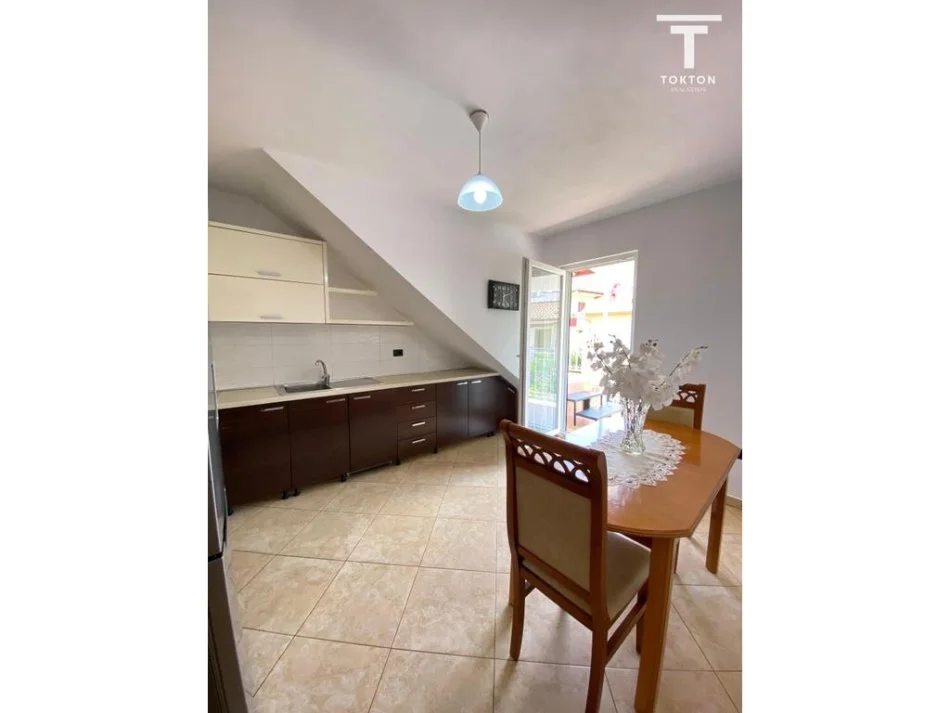 jepet me qera apartament+papafingo Kati 2, 150 m² 600 € tek Kodra e Priftit