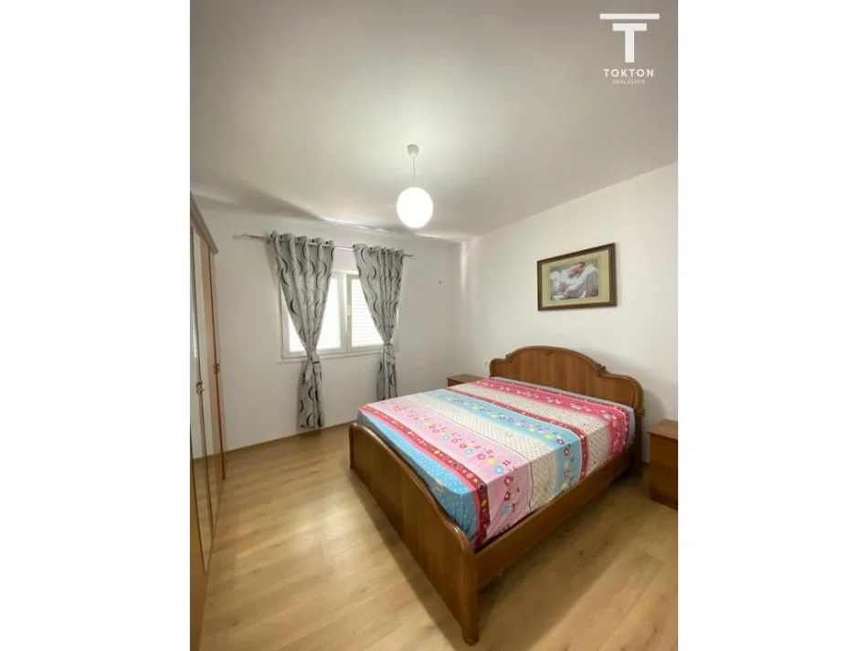 jepet me qera apartament+papafingo Kati 2, 150 m² 600 € tek Kodra e Priftit