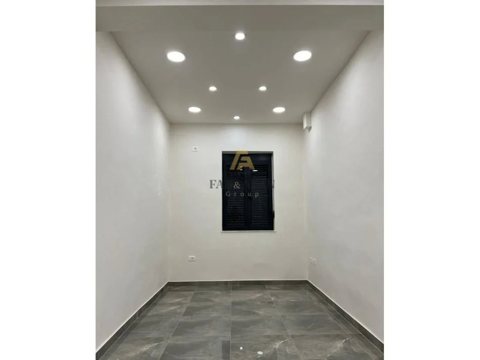 Tirane, jepet me qera ambjent biznesi , 30 m² 450 € (Rruga e Durresit)