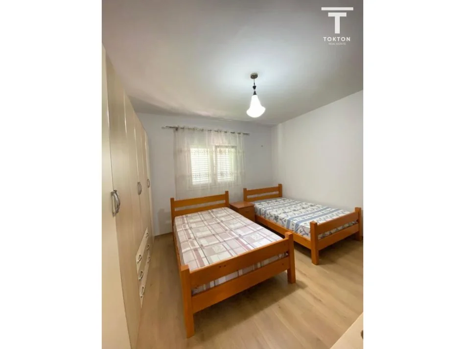 jepet me qera apartament+papafingo Kati 2, 150 m² 600 € tek Kodra e Priftit