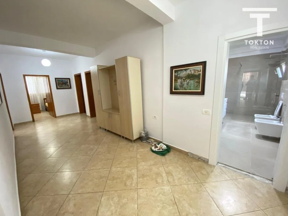 jepet me qera apartament+papafingo Kati 2, 150 m² 600 € tek Kodra e Priftit