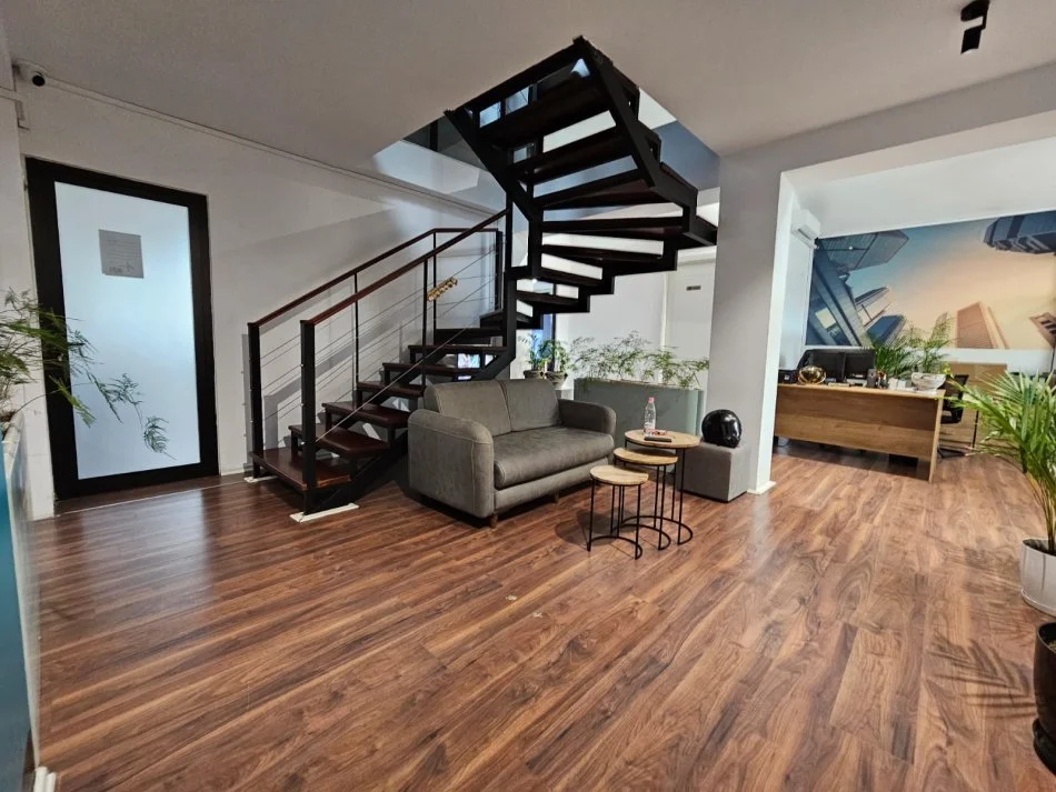 Tirane, shitet ambjent biznesi , Kati 4, 226 m² 470,000 € (Petro Nini)