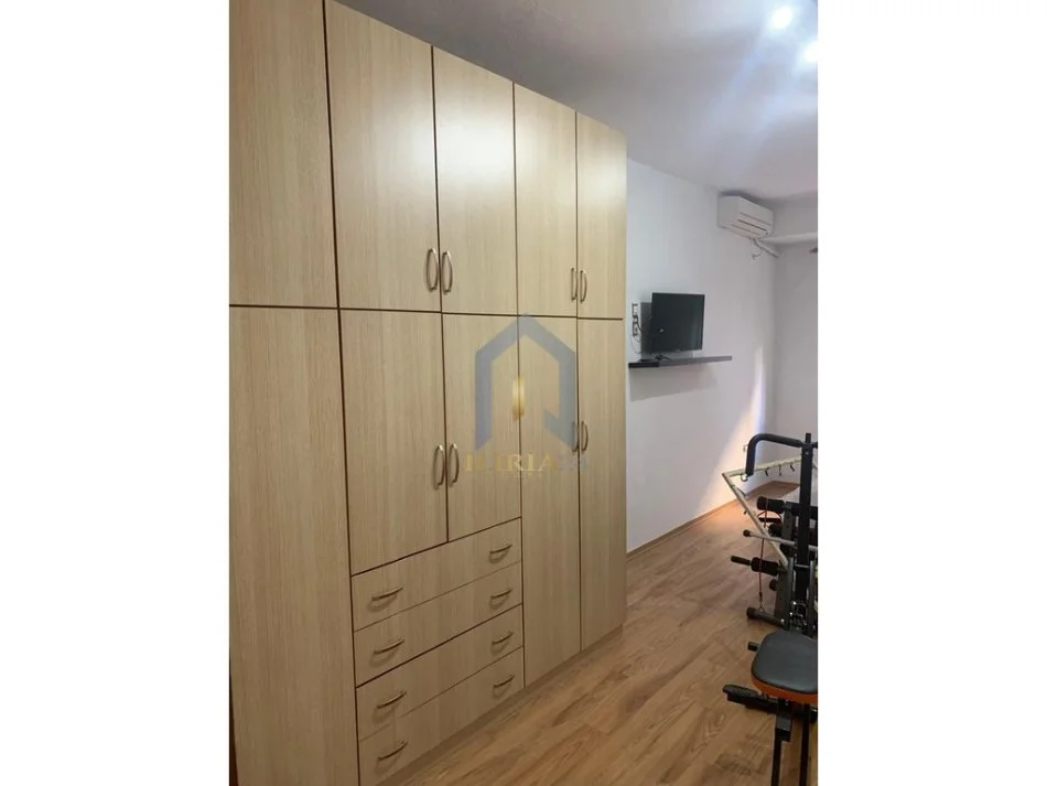 Tirane, jap me qera apartament 2+1+Ballkon Kati 4, 122 m² 600 € (Yzberisht Rruga 3 Deshmoret)