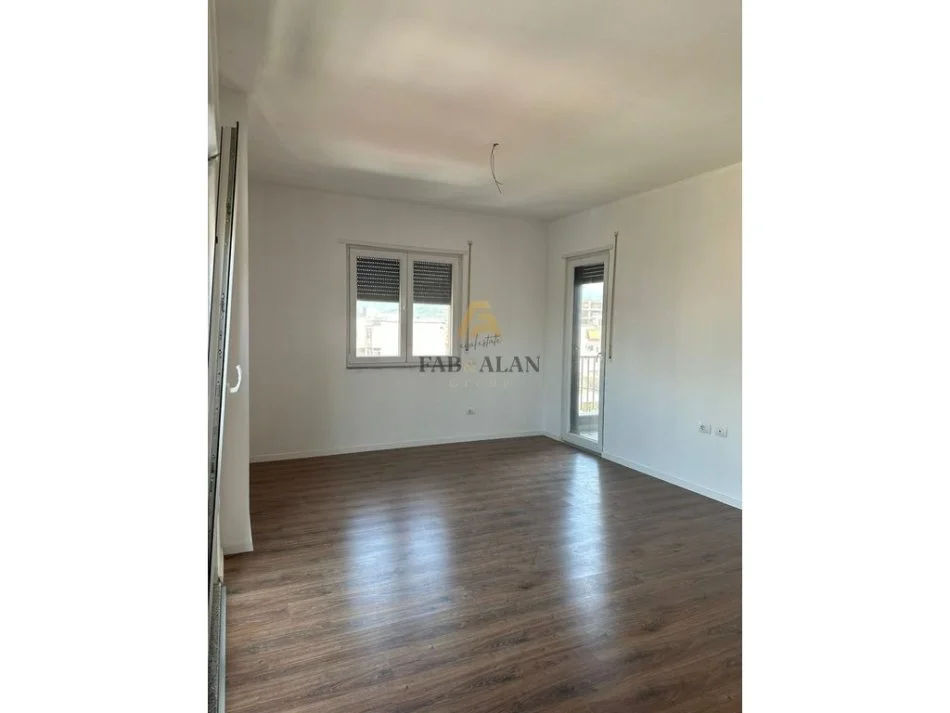 Tirane, shitet apartament 2+1 Kati 4, 96 m² 98.000 € (Kamez)
