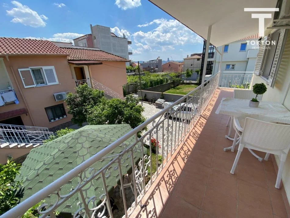 jepet me qera apartament+papafingo Kati 2, 150 m² 600 € tek Kodra e Priftit