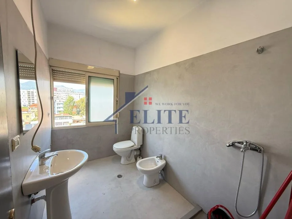 Tirane, shitet apartament 2+1+Ballkon Kati 5, 82 m² 185.000 € (Kristal Center)