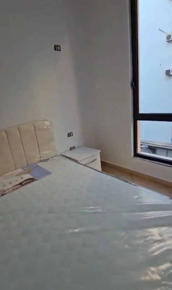 Tirane, jepet me qera apartament 2+1+Ballkon Kati 3, 110 m² 500 € 