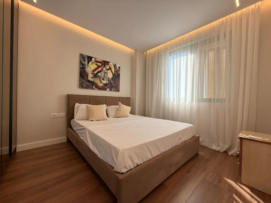 Tirane, jepet me qera apartament 2+1 Kati 8, 96 m² 950 € 
