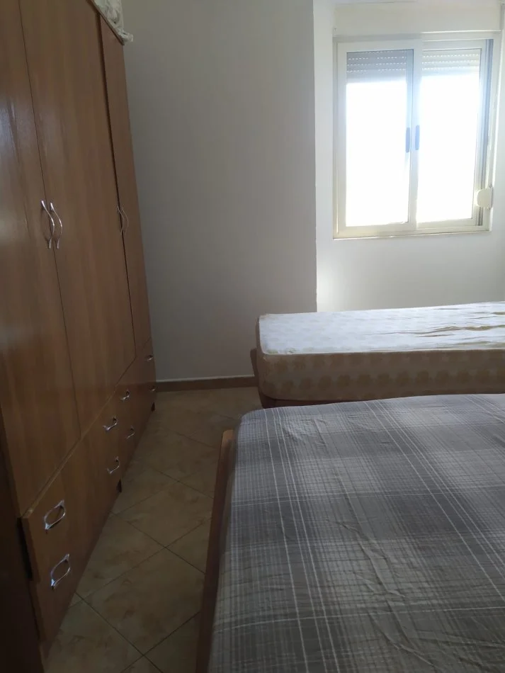 Tirane, jepet me qera apartament 1+1 Kati 3, 65 m² 500 € (Rruga riza cerova)