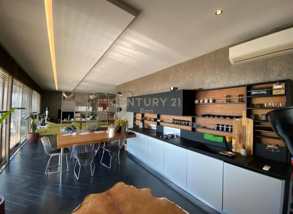 Durres, shitet apartament+verande | Penthouse 5+1 Kati 10, 261 m² 670.000 € (Durrës, Qendër)