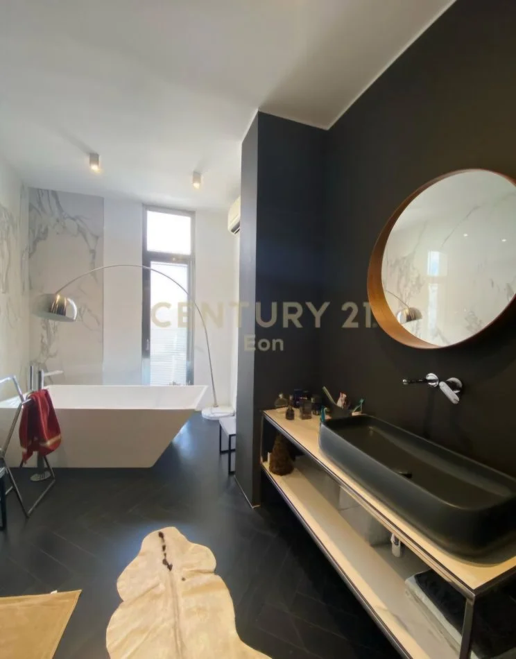 Durres, shitet apartament+verande | Penthouse 5+1 Kati 10, 261 m² 670.000 € (Durrës, Qendër)