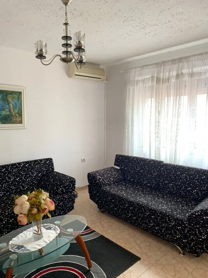 Tirane, jepet me qera apartament 1+1 Kati 5, 60 m² 400 € (rruga Qemal Stafa)