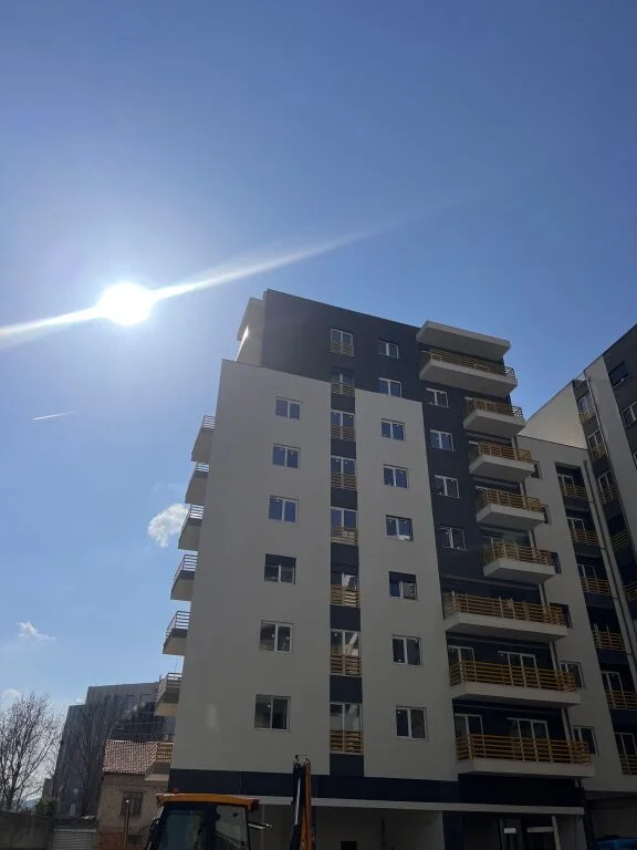 Tirane, shitet apartament 1+1+Ballkon Kati 4, 83 m² 135.000 € (Dritan Hoxha)Kompleksi E-88