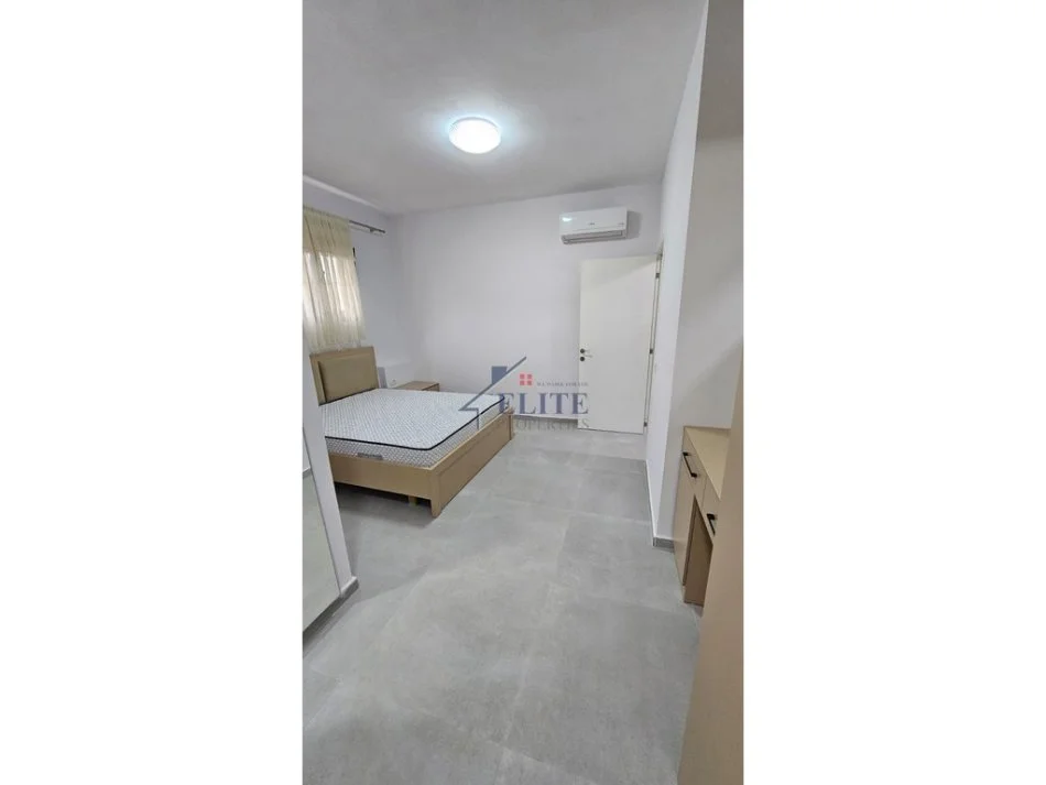 Tirane, jepet me qera apartament 1+1+Ballkon Kati 0, 44 m² 450 € (Kopshti Botanik)