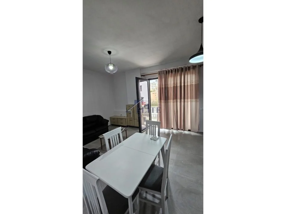 Tirane, jepet me qera apartament 1+1+Ballkon Kati 0, 44 m² 450 € (Kopshti Botanik)