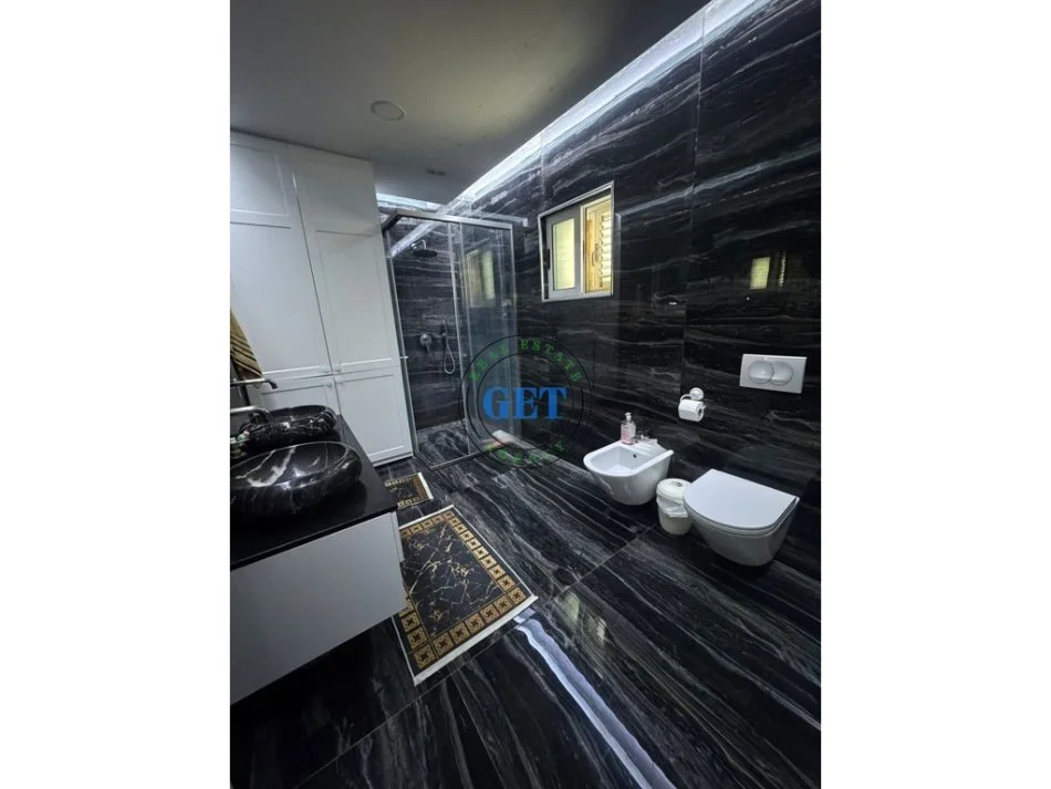 Durres, shitet Vile 4+1+Ballkon , 500 m² 170.000 € (Spitalle, Durrës)