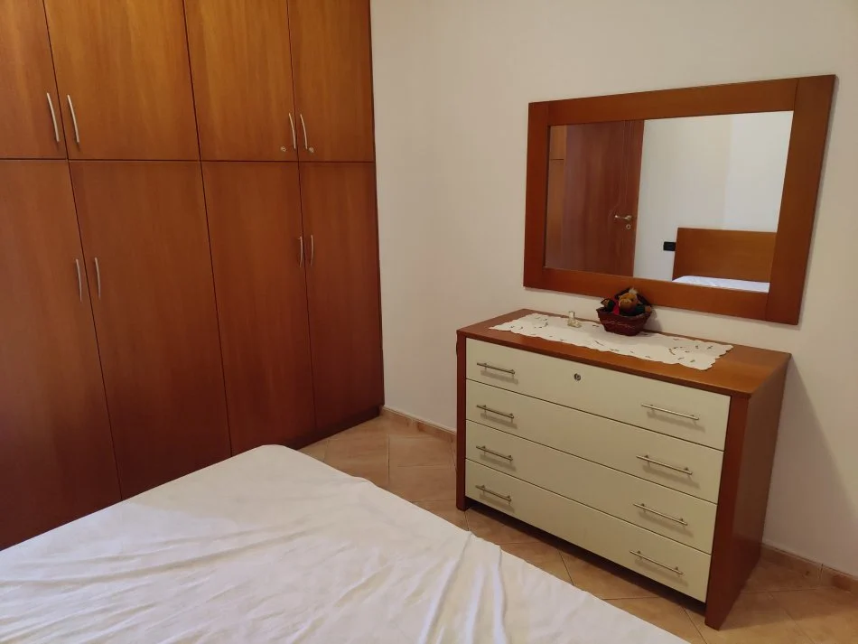 Vlore, jepet me qera apartament 2+1+Ballkon Kati 2, 72 m² 270 € 