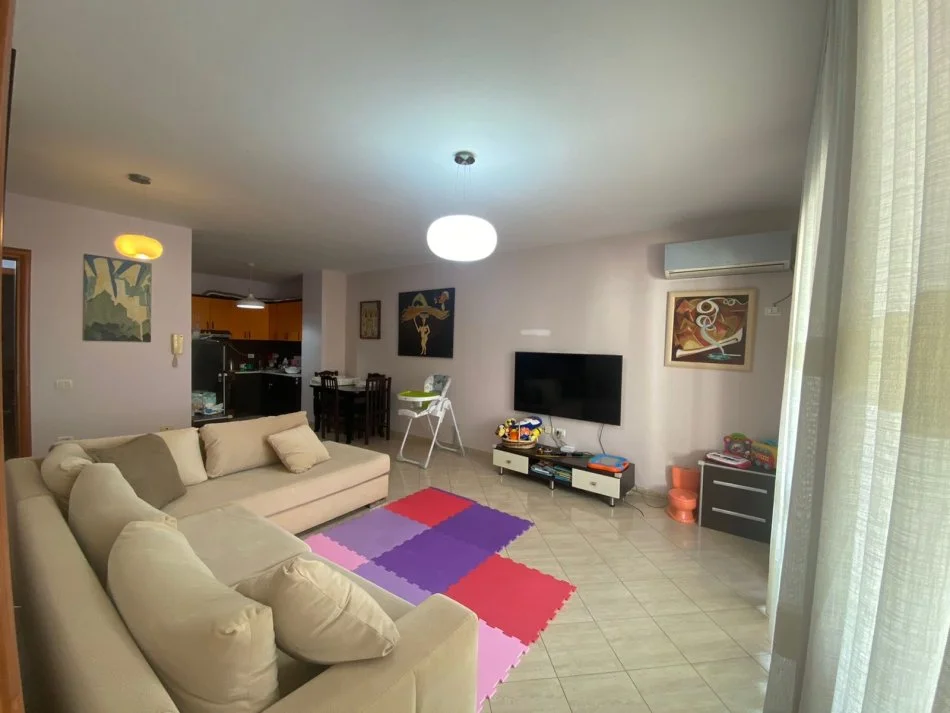 Tirane, jepet me qera apartament 1+1+Ballkon Kati 3, 70 m² 550 € (Selvia, Rruga e Dibres)