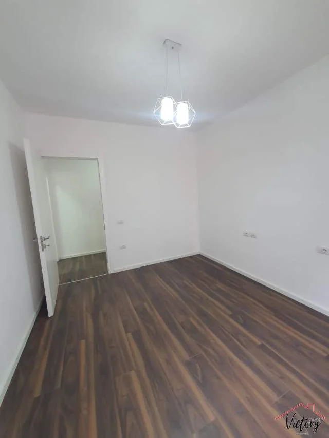 Tirane, jepet me qera apartament 2+1 Kati 2, 110 m² 700 Euro (Ish Fusha e Aviacionit)