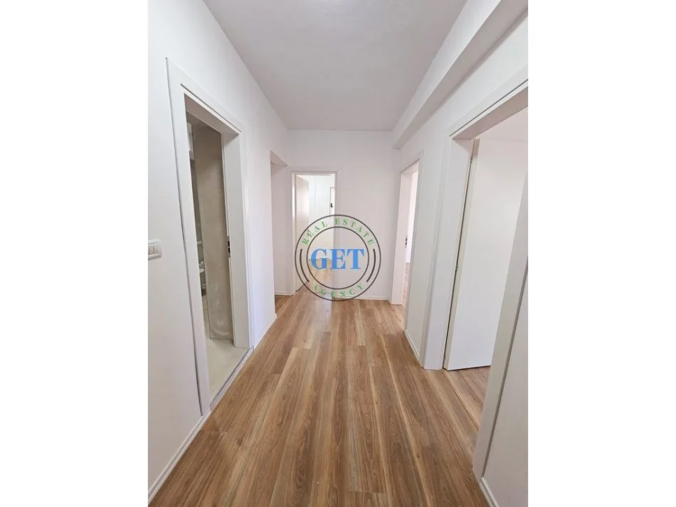 Durres, shitet apartament 2+1 Kati 2, 61 m² 81.000 € (PRANE DREJTORIS SE POLICISE, DURRES)