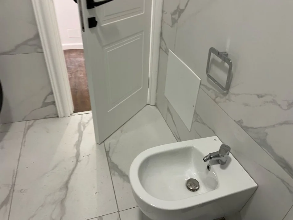Tirane, jepet me qera apartament 1+1+Ballkon Kati 2, 70 m² 600 € (Kurora e botanikut)