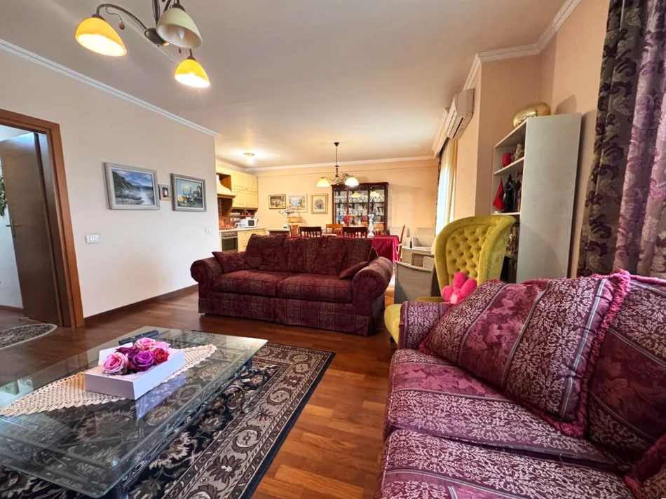 Tirane, shes apartament 2+1+Aneks+Ballkon Kati 5, 144 m² 255.000 € (kodra diellit)