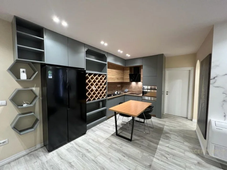 JEPET ME QIRA APARTAMENT 2+1 TEK KOMUNA E PARISIT !