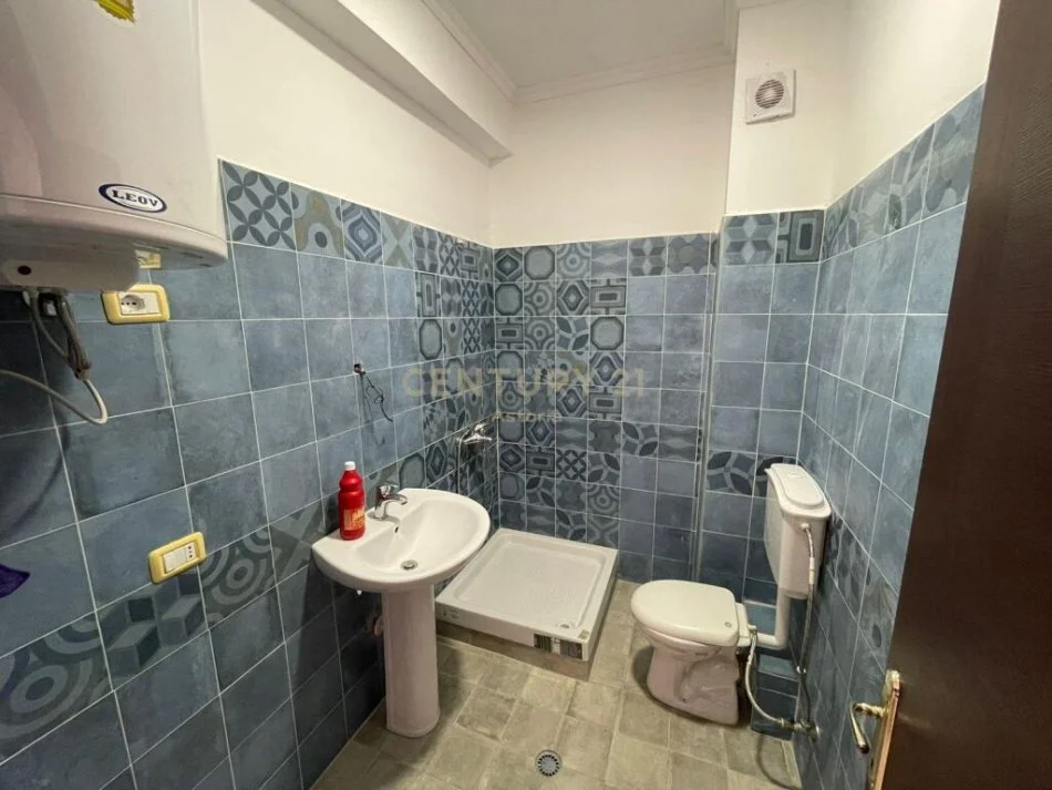 SHITET APARTAMENT 2+1 NE UNAZEN E RE  !