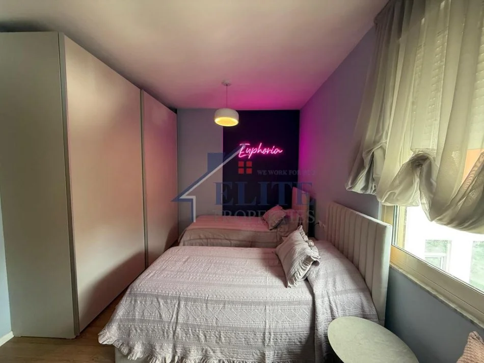 Tirane, jepet me qera apartament 2+1+Ballkon Kati 2, 100 m² 700 € (Ish Tregu Eletrik)