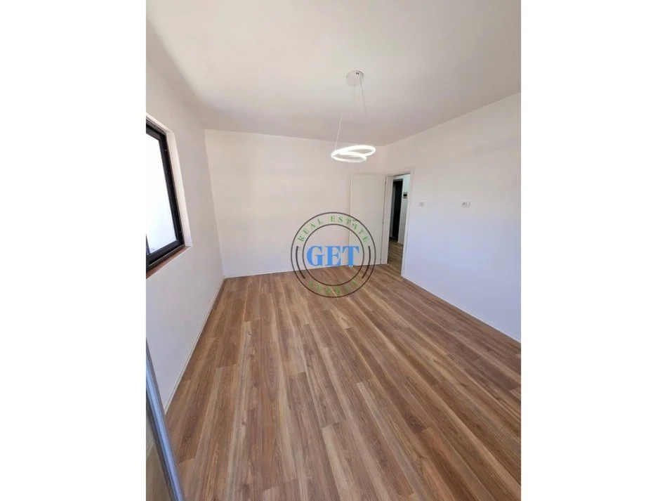 Durres, shitet apartament 2+1 Kati 2, 61 m² 81.000 € (PRANE DREJTORIS SE POLICISE, DURRES)