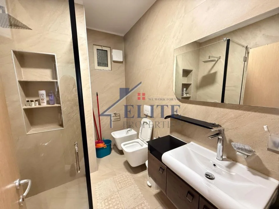 Tirane, jepet me qera apartament 2+1+Ballkon Kati 2, 100 m² 700 € (Ish Tregu Eletrik)