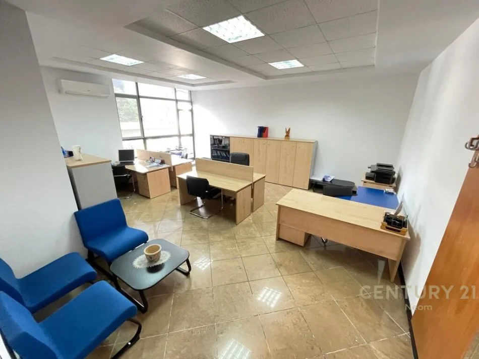 Tirane, jepet me qera zyre Kati 2, 220 m² 4.500 € (Prane RTSH-se Tirane)
