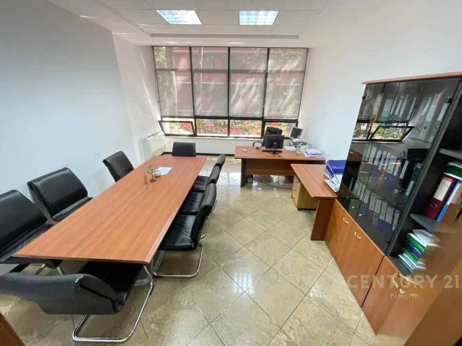 Tirane, jepet me qera zyre Kati 2, 220 m² 4.500 € (Prane RTSH-se Tirane)