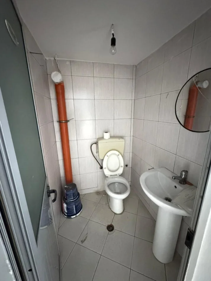 Tirane, jepet me qera dyqan Kati 0, 45 m² 300 € (RRUGA LORI LIGORI)