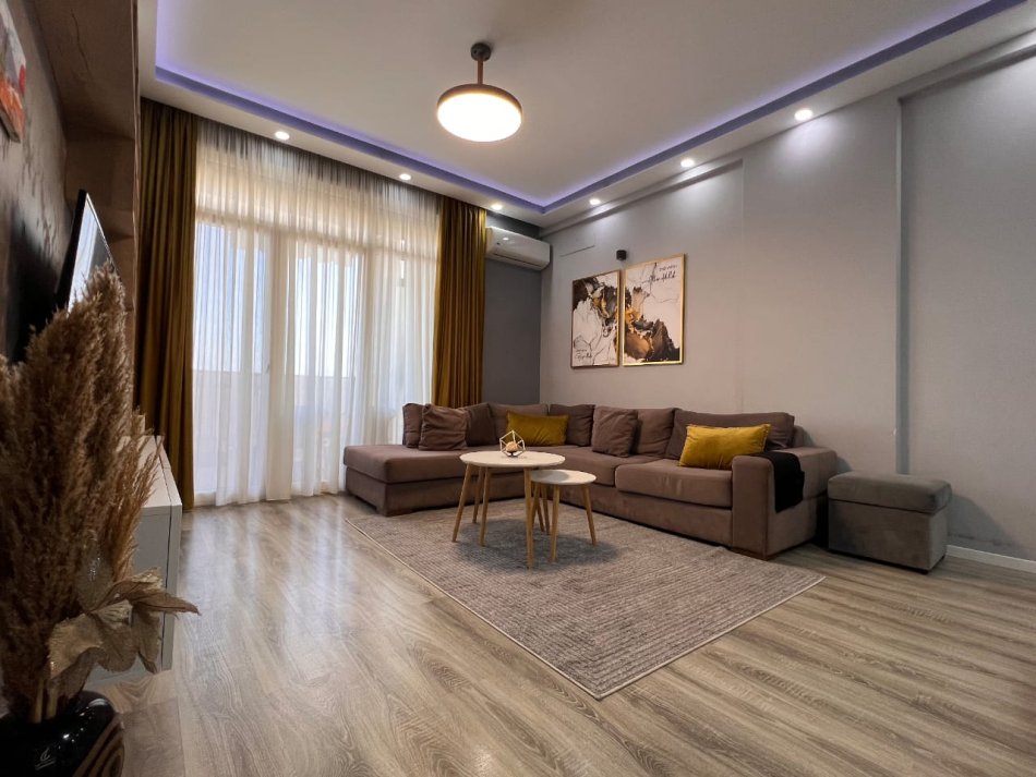Tirane, jepet me qera apartament 2+1+Ballkon Kati 9, 102 m² 750 € 