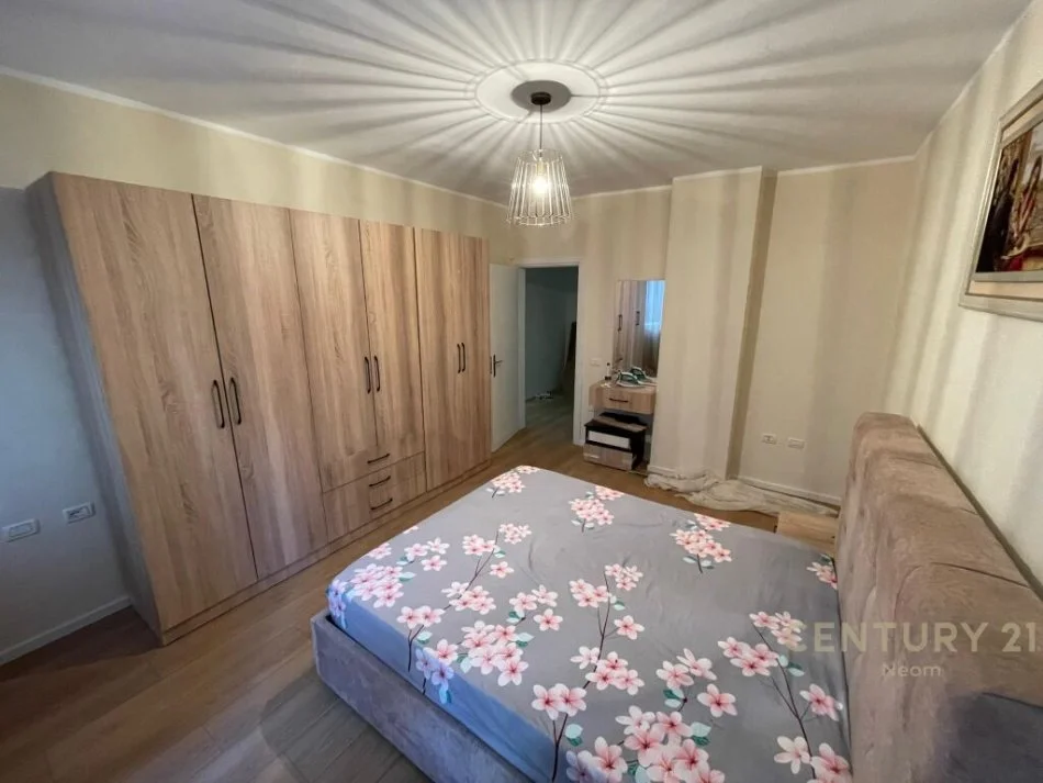 Apartament 1+1 Me Qera te Liqeni Thate!     Neom90134